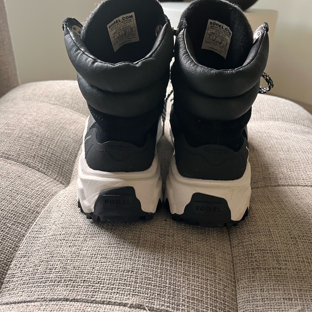 Sorel Black and White Winter Boots - Picture 6 of 7